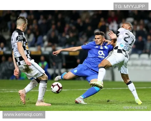 阿维斯与查维斯的激烈对决揭示了足球战术的深度与魅力